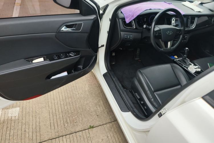 Used Hyundai Mistra 2014 1.8L Automatic Deluxe DLX Model Driver Seat