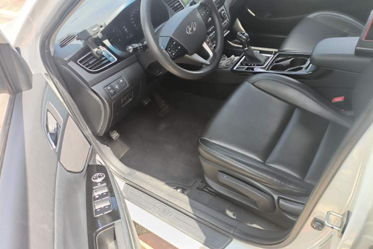 Used Hyundai Mistra 2014 1.8L Automatic Smart GLS Driver Seat