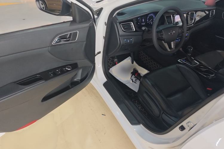 Used Hyundai Mistra 2014 1.8L Automatic Smart GLS Driver Seat