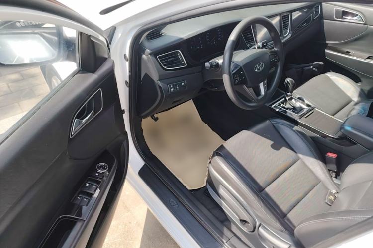 Used Hyundai Mistra 2014 1.8L Automatic Smart GLS Driver Seat