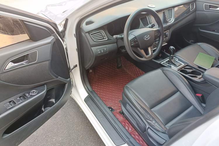 Used Hyundai Mistra 2014 1.8L Automatic Smart GLS Driver Seat