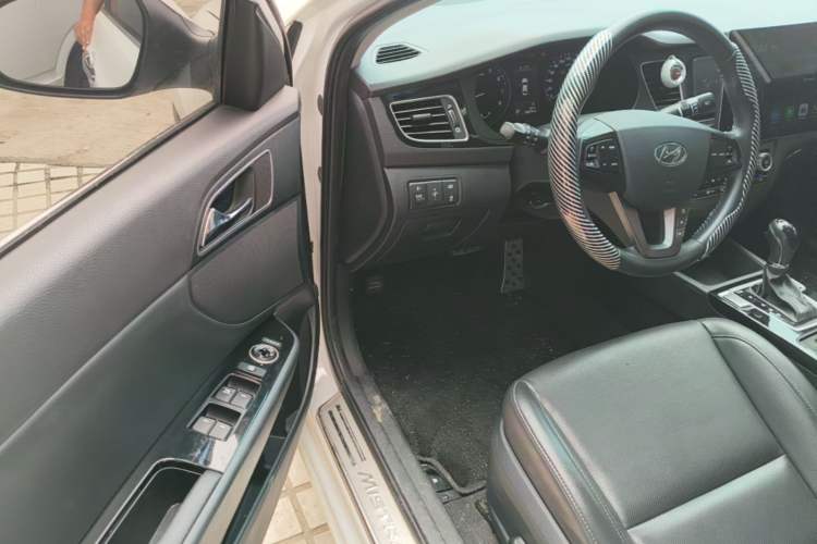 Used Hyundai Mistra 2014 1.8L Automatic Deluxe DLX Model Driver Seat