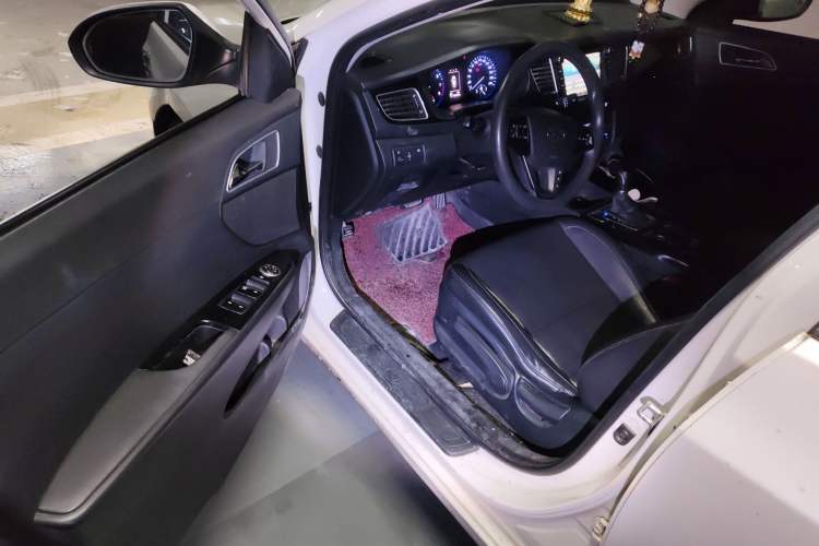 Used Hyundai Mistra 2014 1.8L Automatic Smart GLS Driver Seat