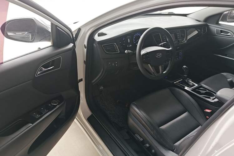Used Hyundai Mistra 2014 1.8L Automatic Deluxe DLX Model Driver Seat