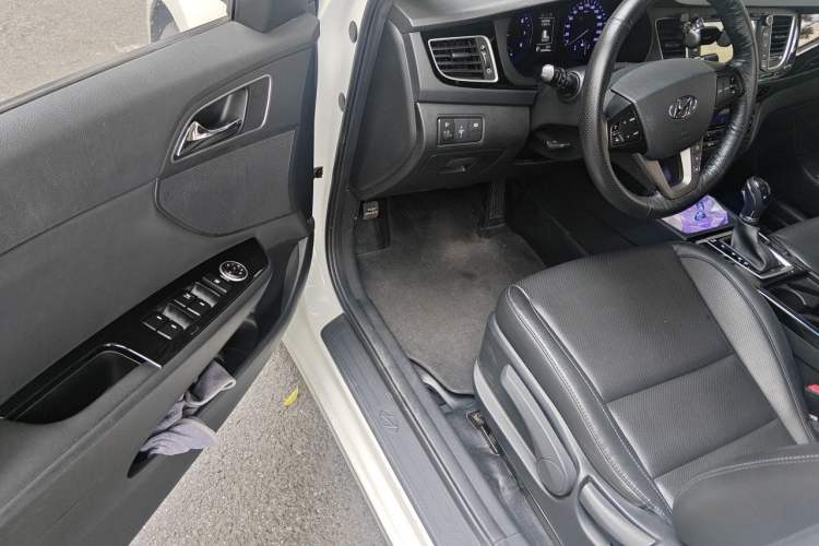 Used Hyundai Mistra 2014 1.8L Automatic Smart GLS Driver Seat