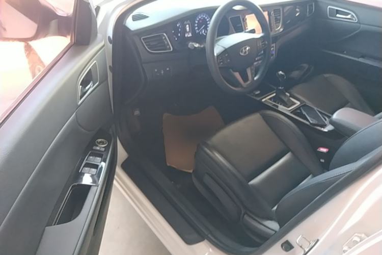 Used Hyundai Mistra 2014 1.8L Automatic Smart GLS Driver Seat
