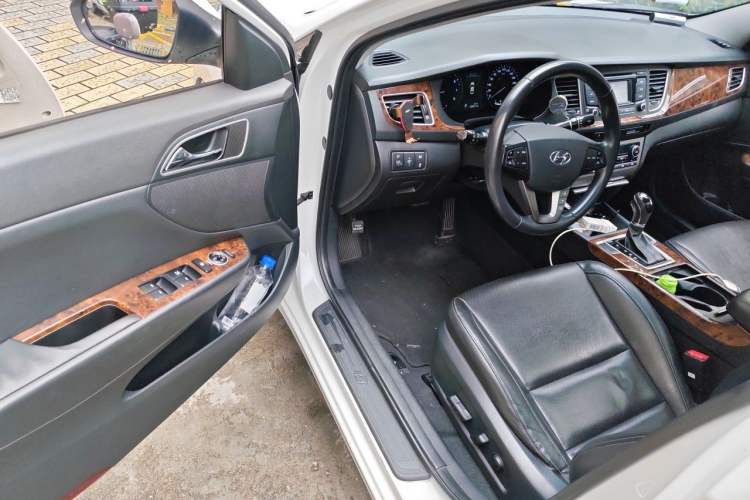 Used Hyundai Mistra 2014 1.8L Automatic Deluxe DLX Model Driver Seat