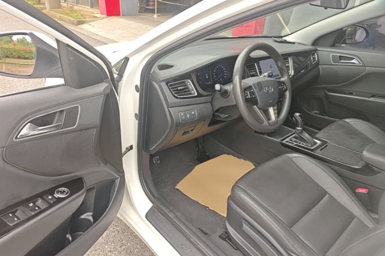 Used Hyundai Mistra 2014 1.8L Automatic Smart GLS Driver Seat