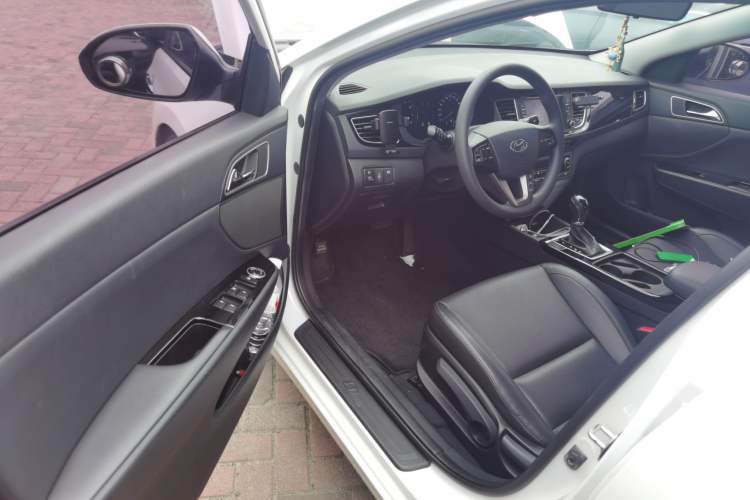 Used Hyundai Mistra 2014 1.8L Automatic Smart GLS Driver Seat