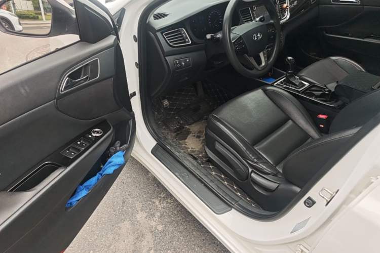 Used Hyundai Mistra 2014 1.8L Automatic Smart GLS Driver Seat