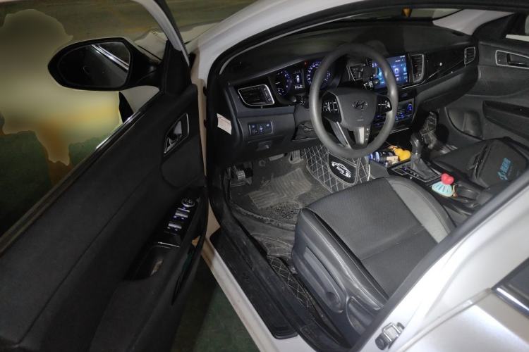Used Hyundai Mistra 2014 1.8L Automatic Smart GLS Driver Seat