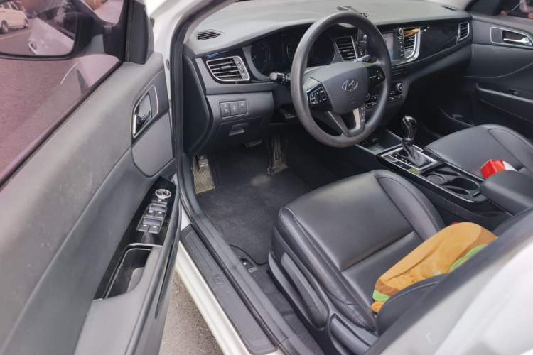 Used Hyundai Mistra 2014 1.8L Automatic Smart GLS Driver Seat