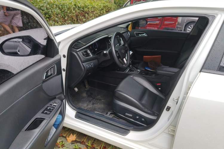 Used Hyundai Mistra 2014 1.8L Automatic Deluxe DLX Model Driver Seat