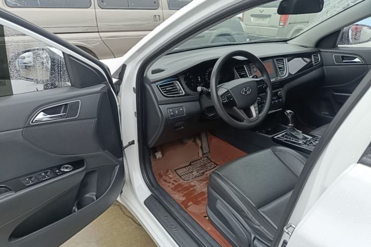Used Hyundai Mistra 2014 1.8L Automatic Smart GLS Driver Seat