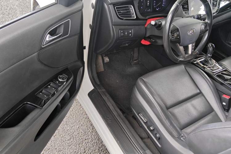 Used Hyundai Mistra 2014 1.8L Automatic Deluxe DLX Model Driver Seat