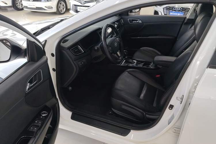 Used Hyundai Mistra 2014 1.8L Automatic Smart GLS Driver Seat