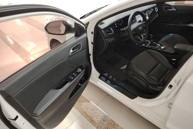 Used Hyundai Mistra 2014 1.8L Automatic Smart GLS Driver Seat