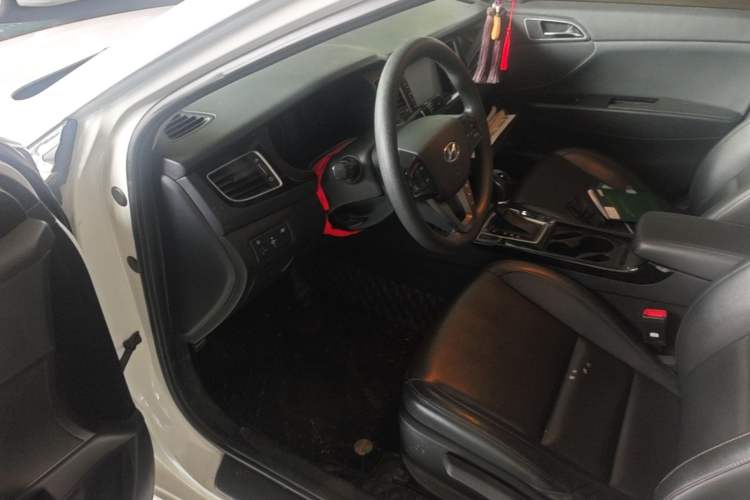 Used Hyundai Mistra 2014 1.8L Automatic Smart GLS Driver Seat