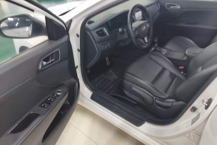 Used Hyundai Mistra 2014 1.8L Automatic Smart GLS Driver Seat