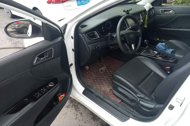 Used Hyundai Mistra 2014 1.8L Automatic Smart GLS Driver Seat