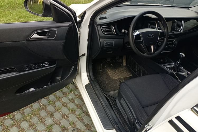 Used Hyundai Mistra 2014 1.8L Manual Comfort GL Model Driver Seat