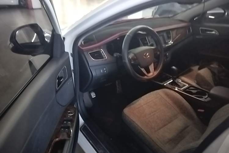 Used Hyundai Mistra 2014 1.8L Automatic Deluxe DLX Model Driver Seat