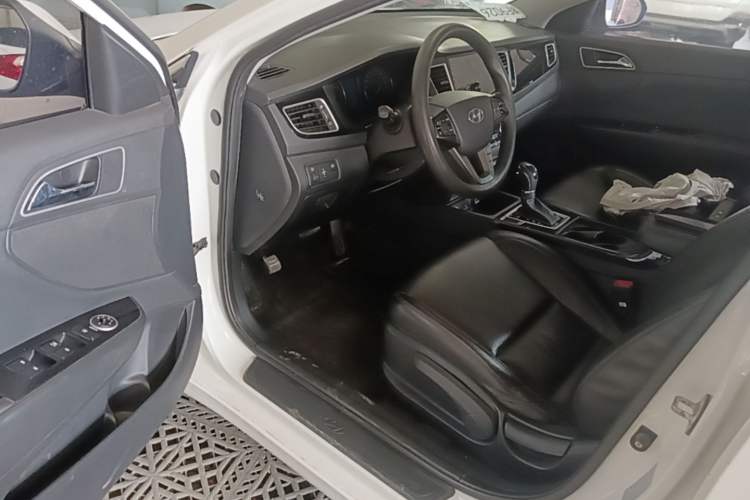 Used Hyundai Mistra 2014 1.8L Automatic Smart GLS Driver Seat