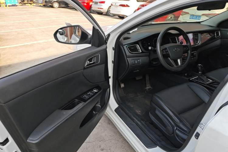 Used Hyundai Mistra 2014 1.8L Automatic Smart GLS Driver Seat