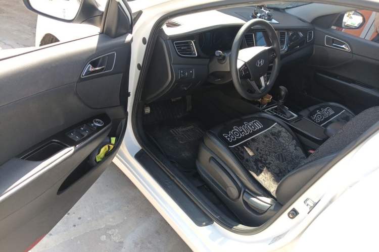 Used Hyundai Mistra 2014 1.8L Automatic Smart GLS Driver Seat