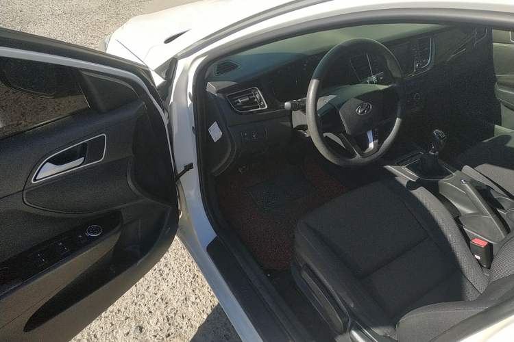 Used Hyundai Mistra 2014 1.8L Manual Comfort GL Model Driver Seat