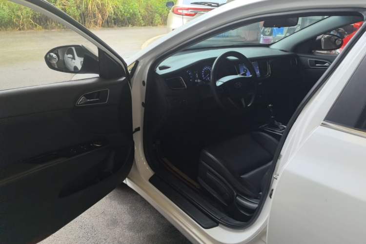 Used Hyundai Mistra 2014 1.8L Automatic Smart GLS Driver Seat