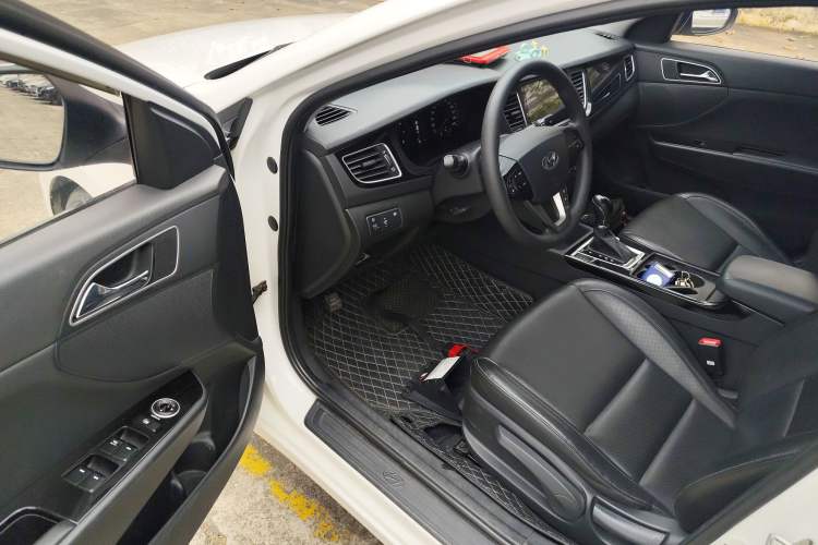 Used Hyundai Mistra 2014 1.8L Automatic Smart GLS Driver Seat