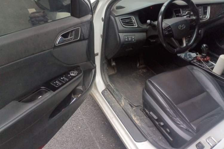 Used Hyundai Mistra 2014 1.8L Automatic Deluxe DLX Model Driver Seat