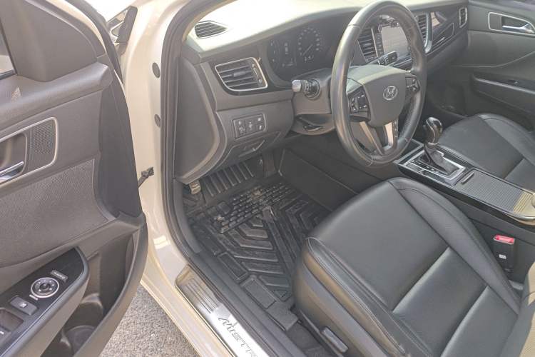 Used Hyundai Mistra 2014 1.8L Automatic Deluxe DLX Model Driver Seat