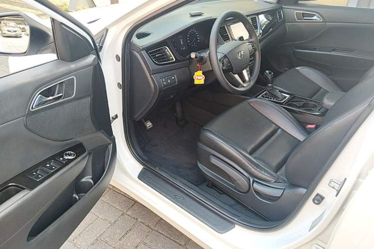 Used Hyundai Mistra 2014 1.8L Automatic Smart GLS Driver Seat