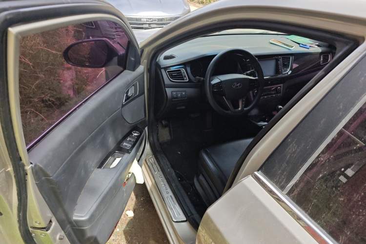 Used Hyundai Mistra 2014 1.8L Automatic Smart GLS Driver Seat