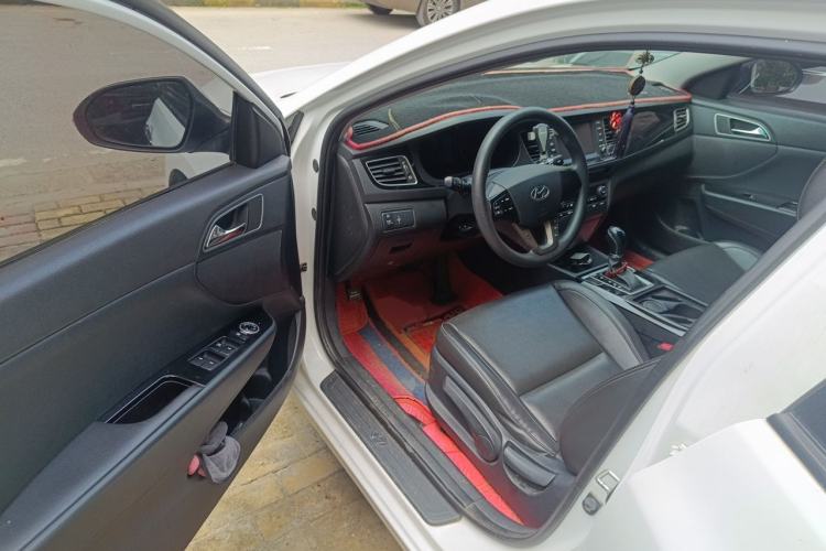 Used Hyundai Mistra 2014 1.8L Automatic Smart GLS Driver Seat