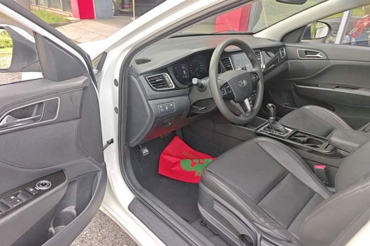 Used Hyundai Mistra 2014 1.8L Automatic Smart GLS Driver Seat