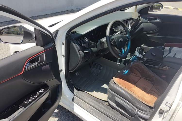 Used Hyundai Mistra 2014 1.8L Automatic Smart GLS Driver Seat