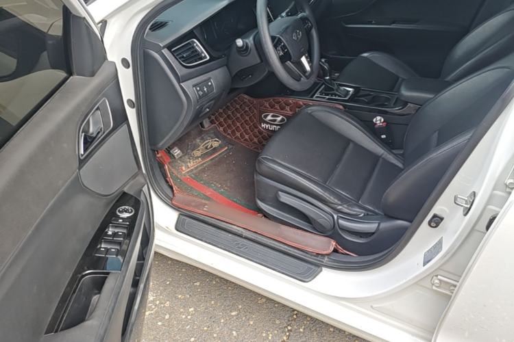 Used Hyundai Mistra 2014 1.8L Automatic Smart GLS Driver Seat