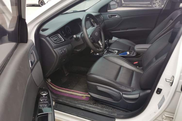 Used Hyundai Mistra 2014 1.8L Automatic Smart GLS Driver Seat