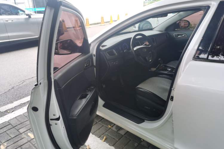 Used Hyundai Mistra 2014 1.8L Automatic Deluxe DLX Model Driver Seat