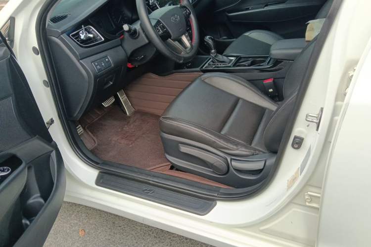 Used Hyundai Mistra 2014 1.8L Automatic Smart GLS Driver Seat