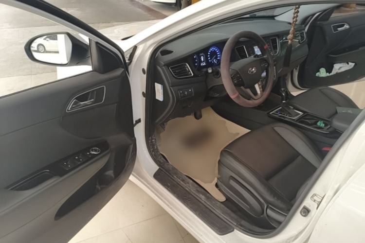 Used Hyundai Mistra 2014 1.8L Automatic Smart GLS Driver Seat