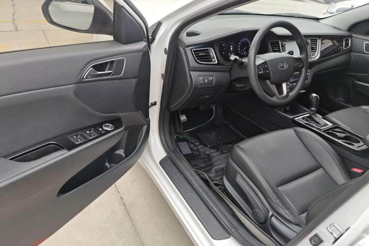 Used Hyundai Mistra 2014 1.8L Automatic Smart GLS Driver Seat