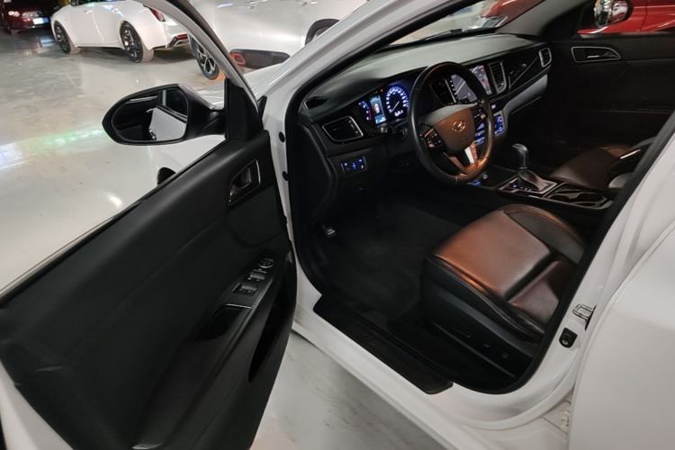Used Hyundai Mistra 2014 1.8L Automatic Deluxe DLX Model Driver Seat