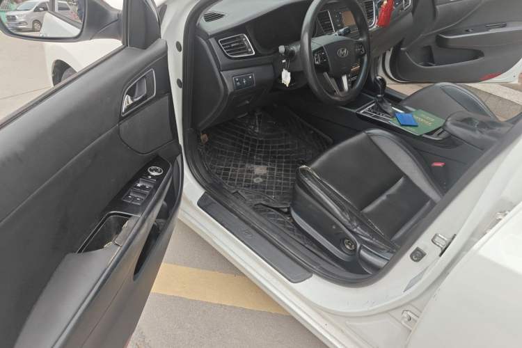 Used Hyundai Mistra 2014 1.8L Automatic Smart GLS Driver Seat