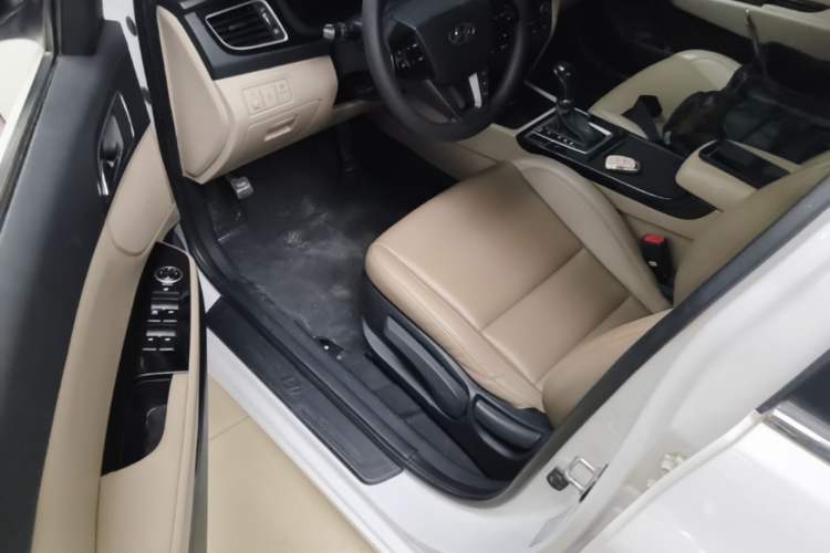 Used Hyundai Mistra 2014 1.8L Automatic Smart GLS Driver Seat