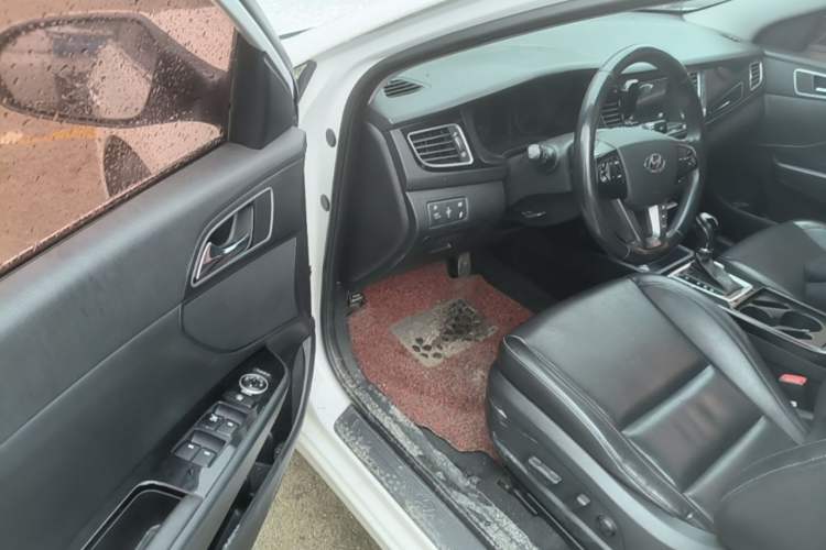 Used Hyundai Mistra 2014 1.8L Automatic Deluxe DLX Model Driver Seat