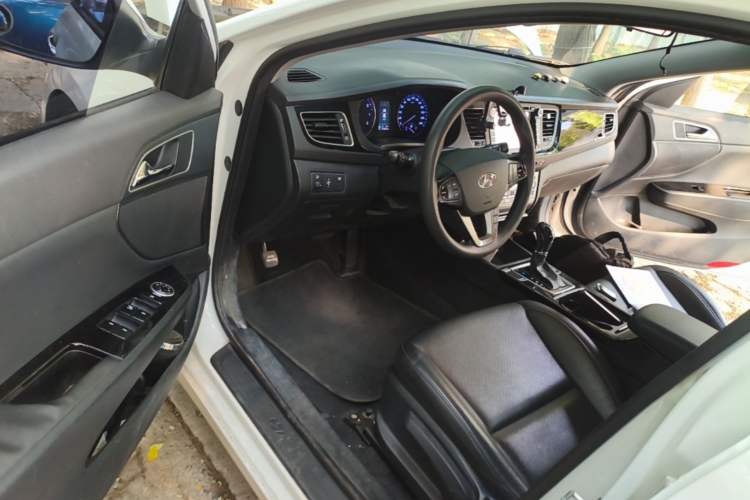 Used Hyundai Mistra 2014 1.8L Automatic Smart GLS Driver Seat